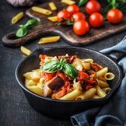 Pasta alla Norma avec de la ricotta Casa Azzurra, riche en protéines naturelles