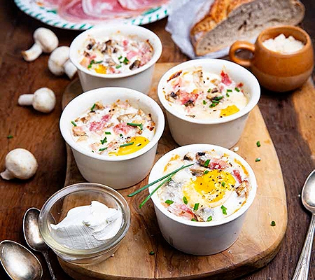 Oeufs cocotte pancetta et champignons