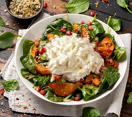 Salade d'automne à la courge butternut rôtie et stracciatella Casa Azzurra